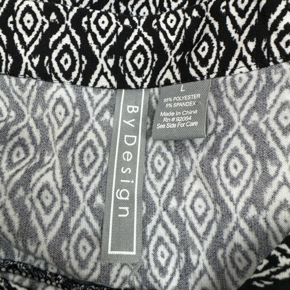 By Design Pattern V-neck 3/4 Sleeves Geometric Pattern Tunic Blouse - Picture 3 of 3